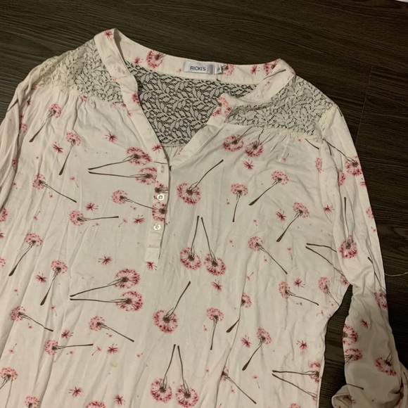 Ricki’s cream top pink dandelion print high low L - Picture 2 of 12